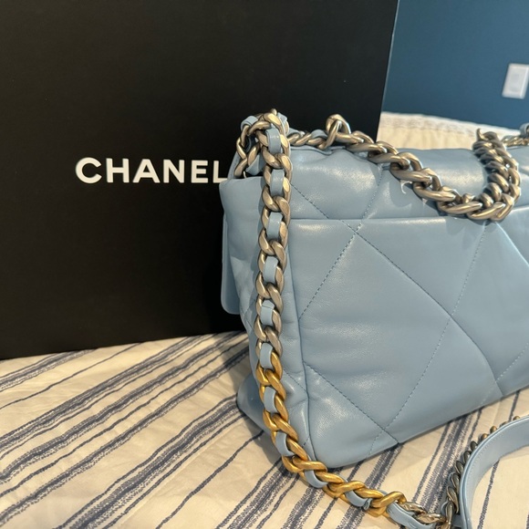 ❌ SOLD ❌ Chanel 19 Large ( 2021 )💲7️⃣0️⃣0️⃣0️⃣ - Picture 8 of 16